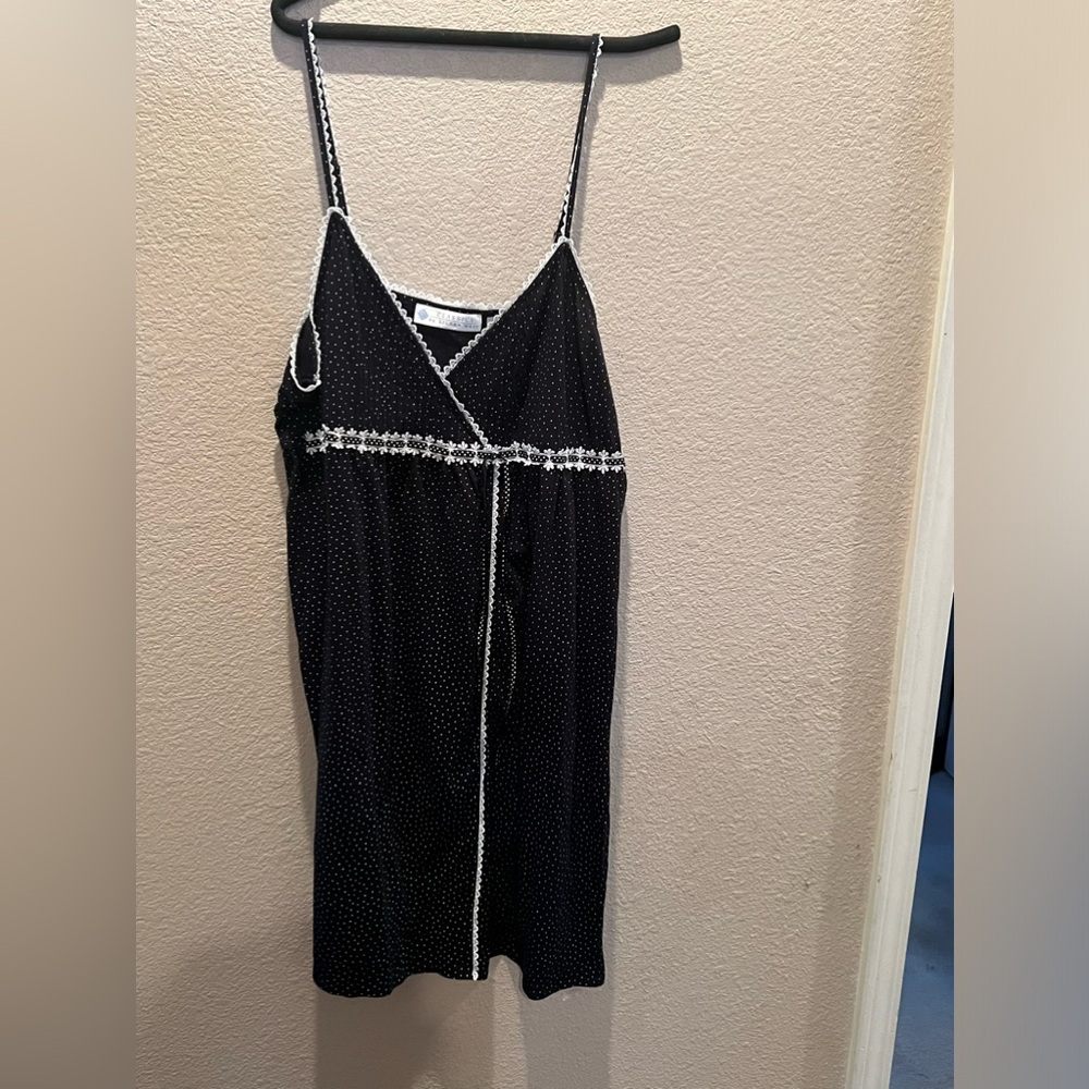 White and black sleep dress
